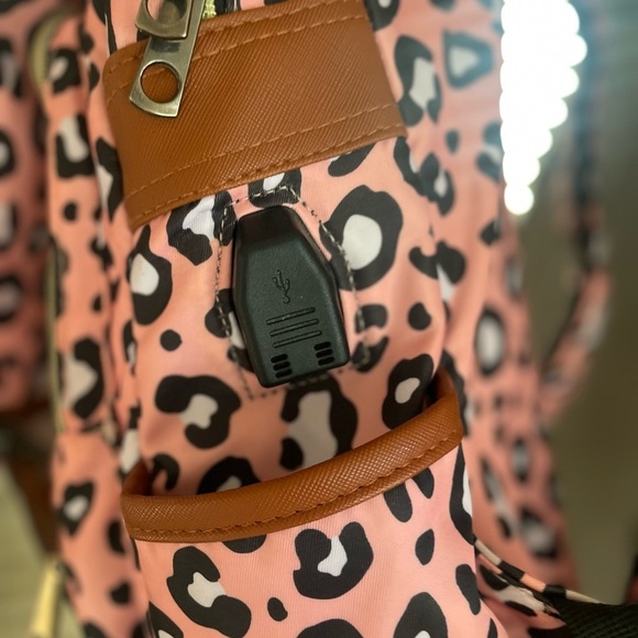 Leopard Print Pink Backpack - Picture 4 of 10